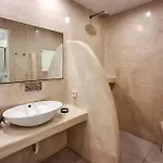 Ambience מלון דירות 3*