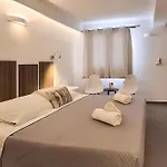Ambience מלון דירות פירוסטפני